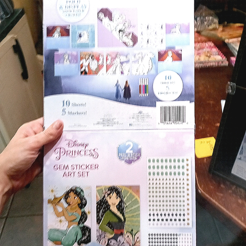 Disney frozen craft set with lip gloss